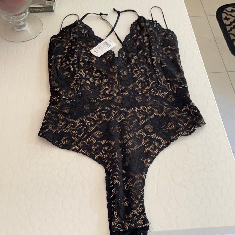 Black with tan laced body